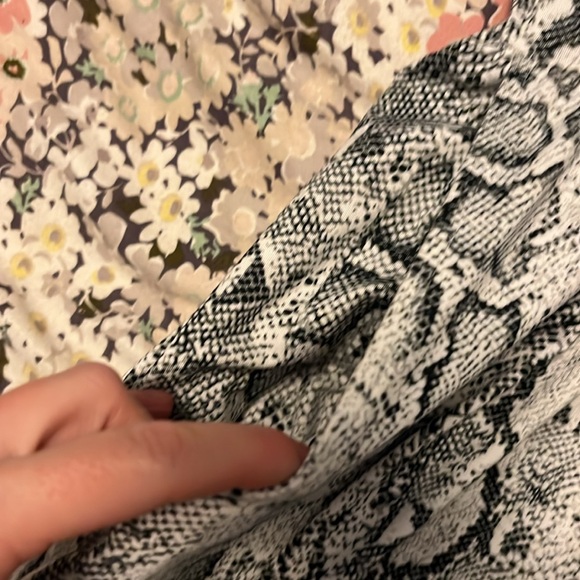 Women’s snakeskin print fit & flare short sleeve knee length dress with pockets - Picture 4 of 4